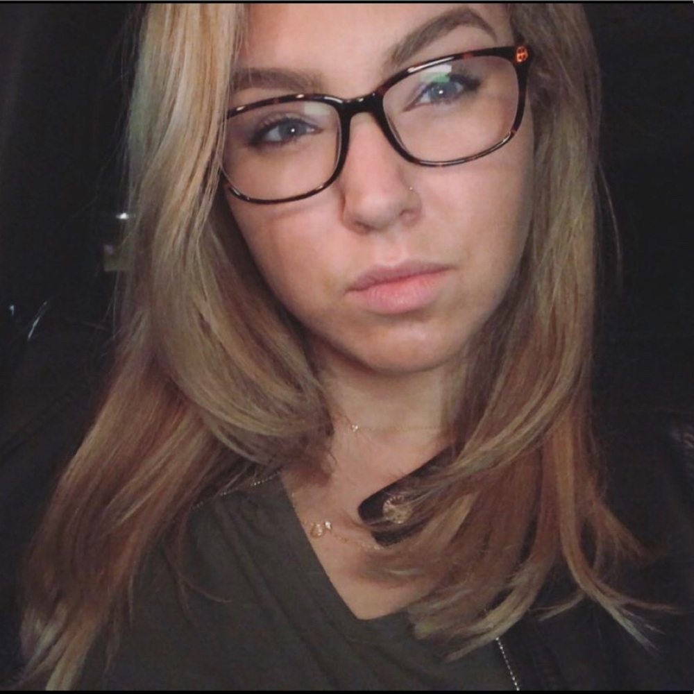 Meet your Posher, Daniella